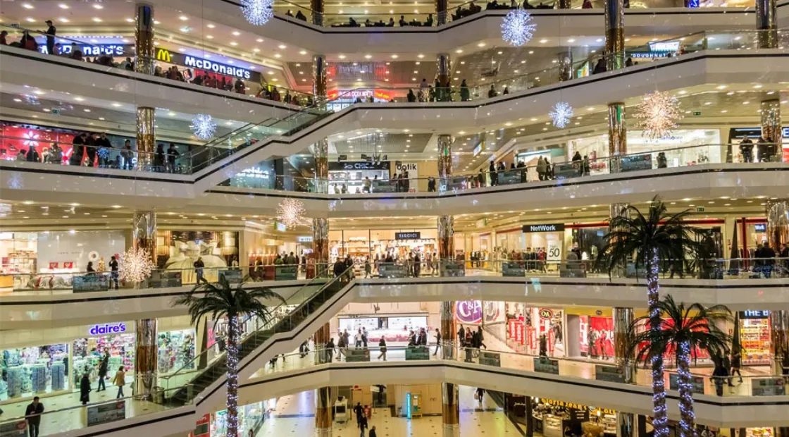 franchise in a mall vs. streetfront