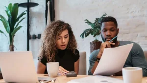 Everyday Spending Habits That Can Quietly Affect Your Monthly Budget